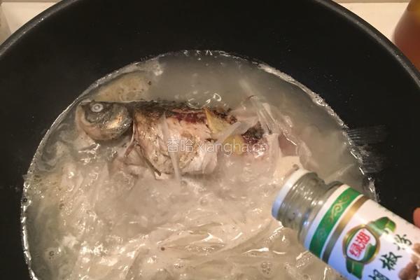 白萝卜丝鲫鱼汤的做法图解6