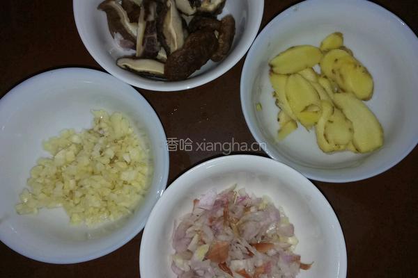 香菇酱肉的做法图解1