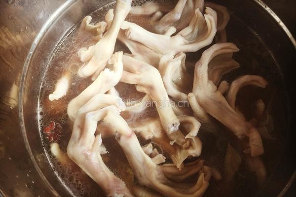卤水鸭掌的做法图解3