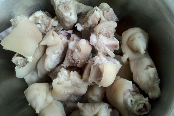 猪蹄炖土豆的做法图解2