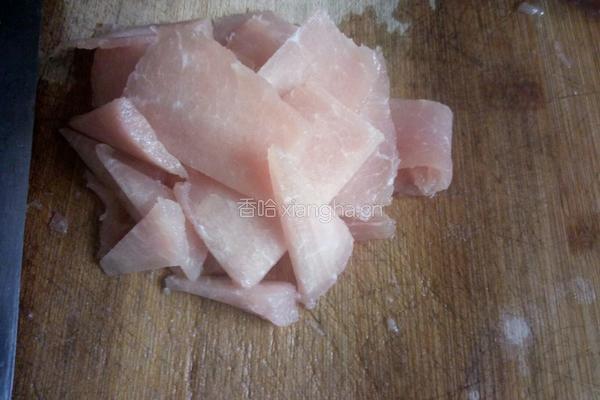 菱角小炒肉的做法图解1