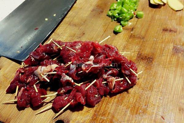 牙签牦牛肉的做法图解3