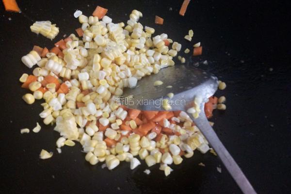 玉米胡萝卜炒肉粒的做法图解5
