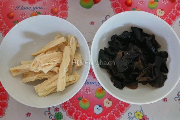 黄瓜拌腐竹的做法图解2