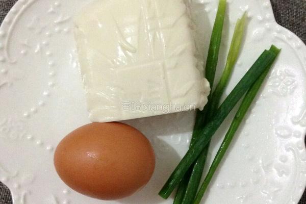 豆腐蛋花汤的做法图解1
