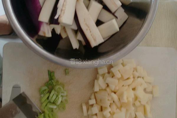 东北茄子炖土豆酱的做法图解1