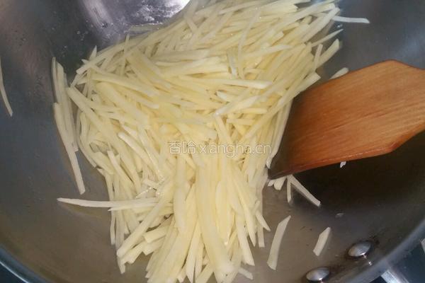 土豆丝炒西红柿的做法图解3