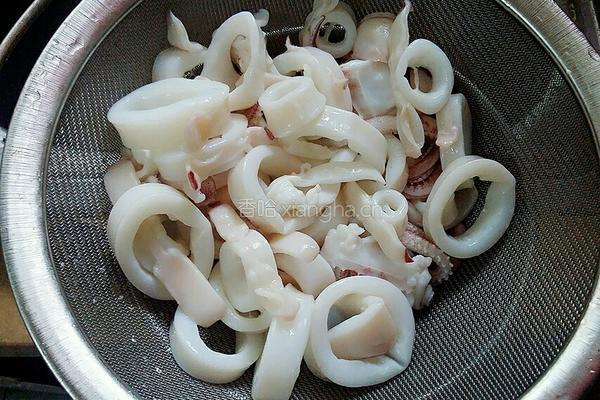 韭苔炒鱿鱼圈的做法图解5