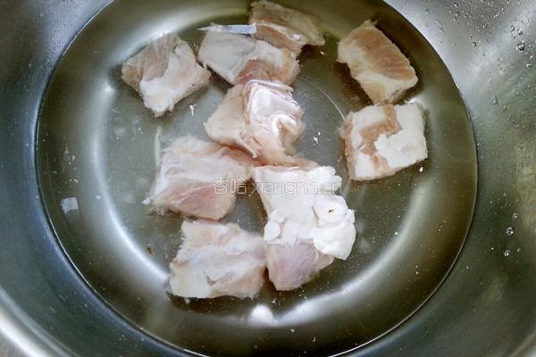 豆角土豆炖排骨的做法图解1