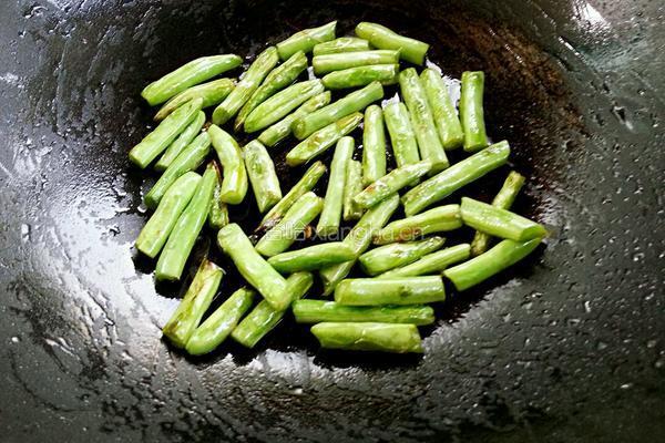 豆角土豆炖排骨的做法图解6