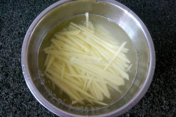 土豆白菜汤的做法图解2