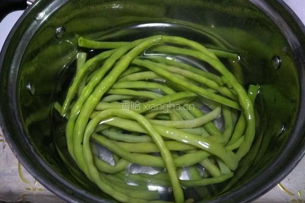 糖醋豇豆的做法图解1