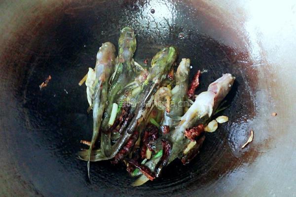 麻辣红烧黄骨鱼的做法图解3