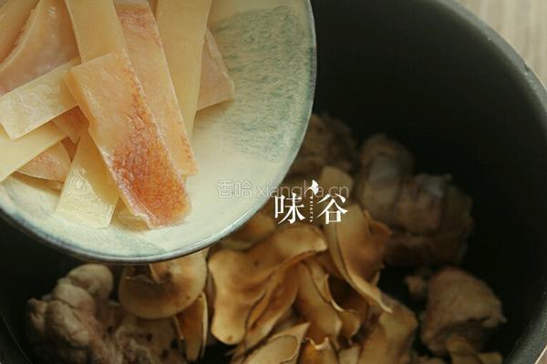 海底椰响螺肉汤的做法图解4