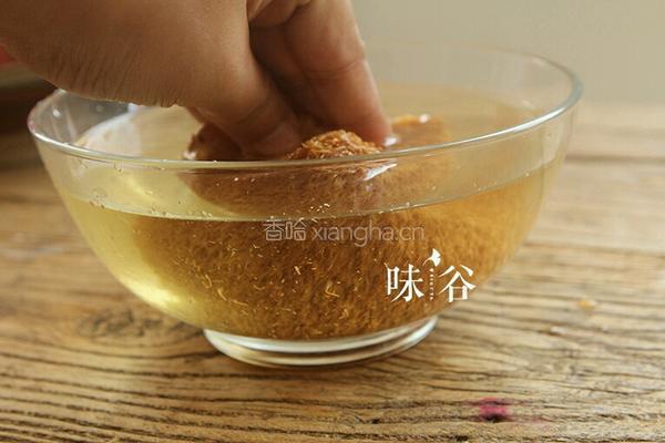 猴头菇猪骨汤的做法图解2