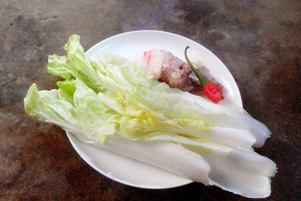 肉片炒白菜的做法图解1