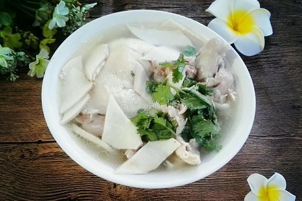 杏鲍菇鸡腿汤的做法图解6