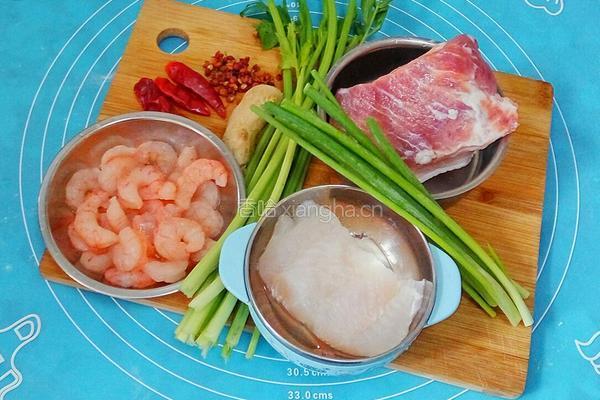芹菜虾仁饺子的做法图解1