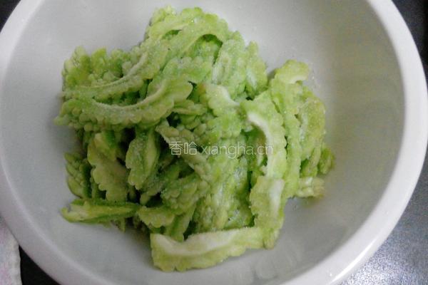 豆豉炒苦瓜的做法图解5
