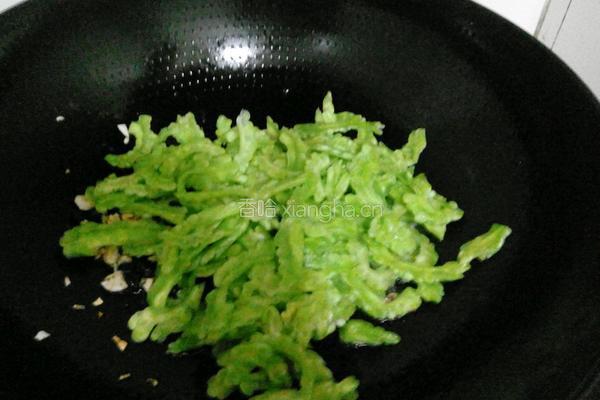 豆豉炒苦瓜的做法图解11