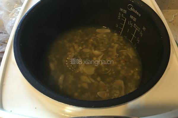 绿豆薏米百合汤的做法图解5