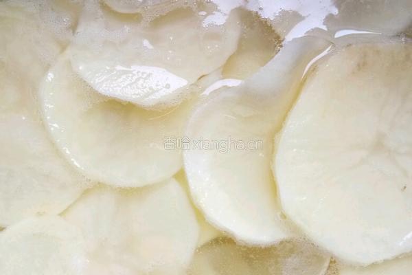 炸土豆片的做法图解1