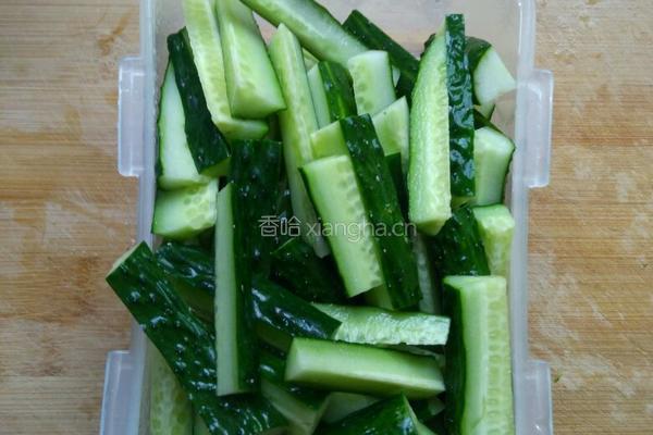 腌黄瓜条的做法图解1