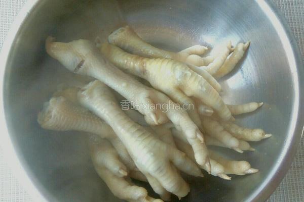 花生炖鸡爪的做法图解3