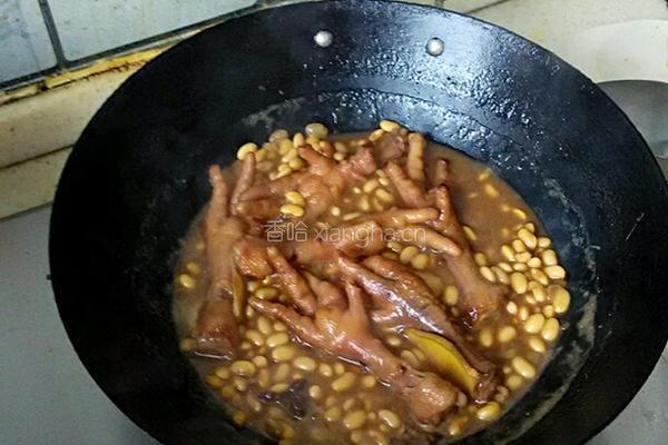 鸡爪焖黄豆的做法图解6