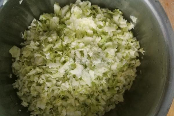包菜虾皮饼的做法图解3