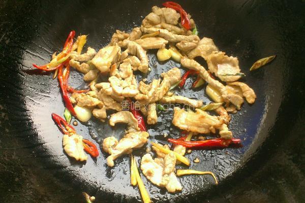 茼蒿炒肉的做法图解3