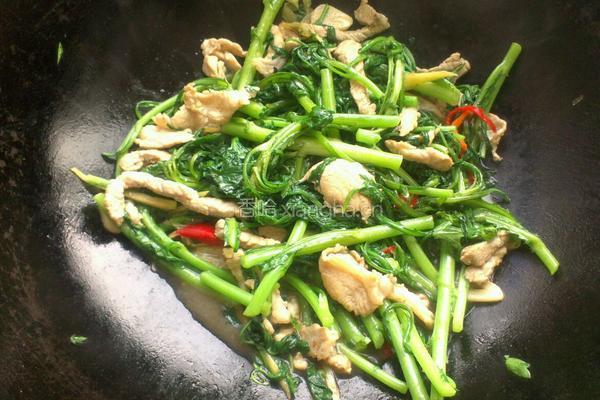 茼蒿炒肉的做法图解5
