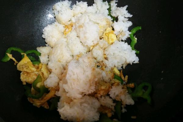青椒鸡蛋炒饭的做法图解5