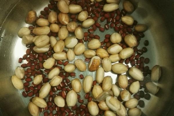 红豆花生汤的做法图解3