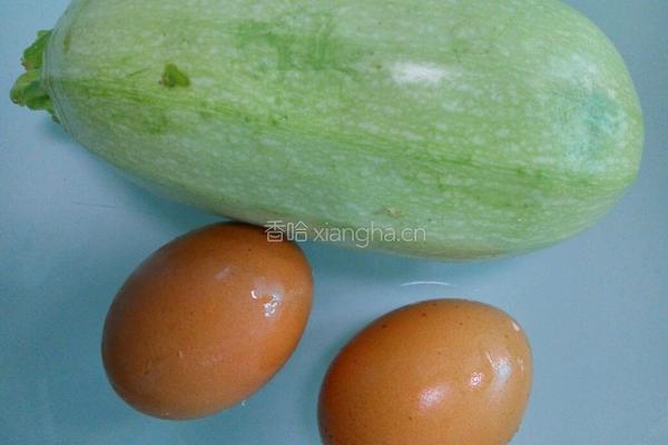 西葫炒鸡蛋的做法图解1