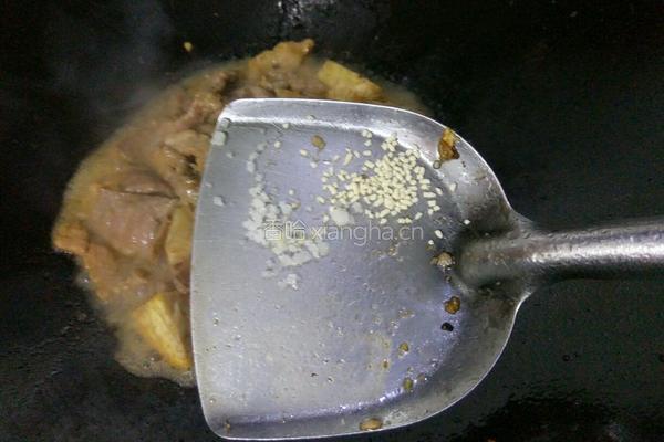 猪肉烧芋头的做法图解8