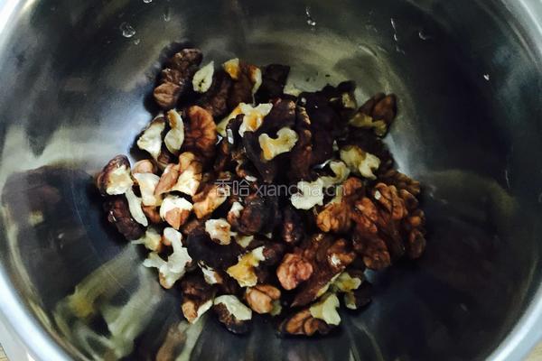 黑芝麻核桃黑豆糊的做法图解3