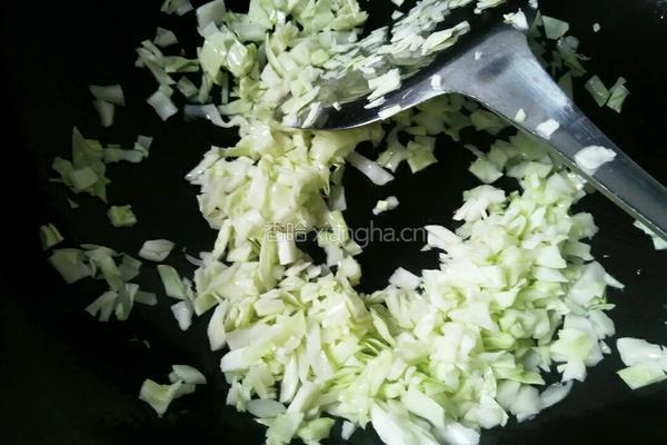包菜炒饭的做法图解4