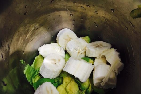 牛油果香蕉奶昔的做法图解4