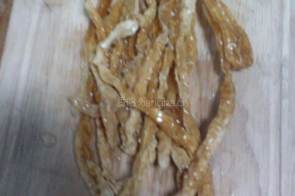 干白辣椒炒肉的做法图解1