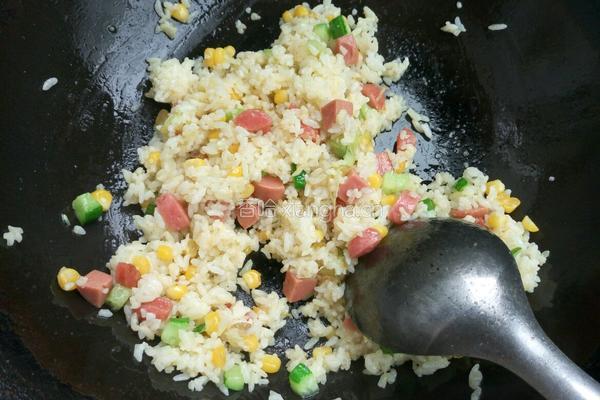 玉米火腿蛋炒饭的做法图解7