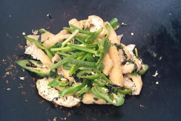 油豆腐炒青椒的做法图解6