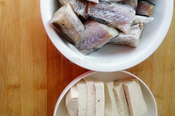 香辣鳕鱼炖豆腐的做法图解2
