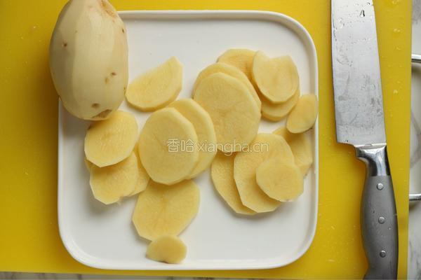 香辣干锅土豆的做法图解1