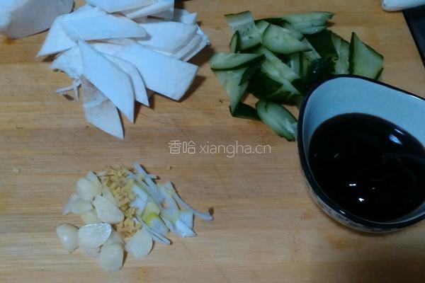 黄瓜炒杏鲍菇的做法图解2