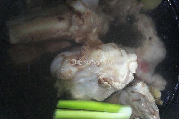 木耳骨头汤的做法图解3