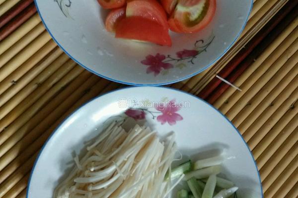 金针菇番茄汤的做法图解2