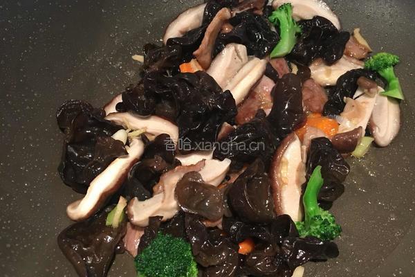 香菇木耳炒肉的做法图解12