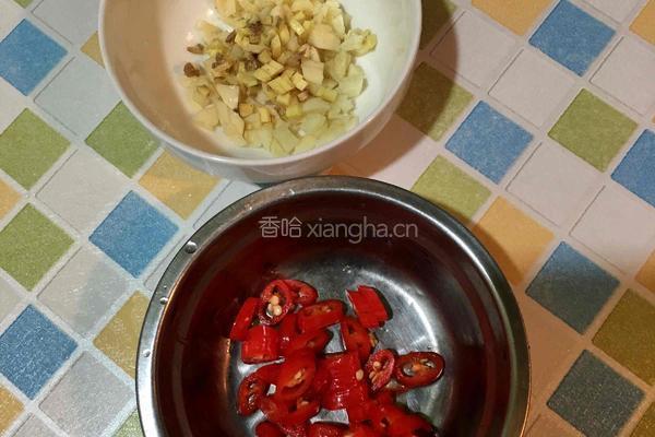 蒜香鸡脚的做法图解2