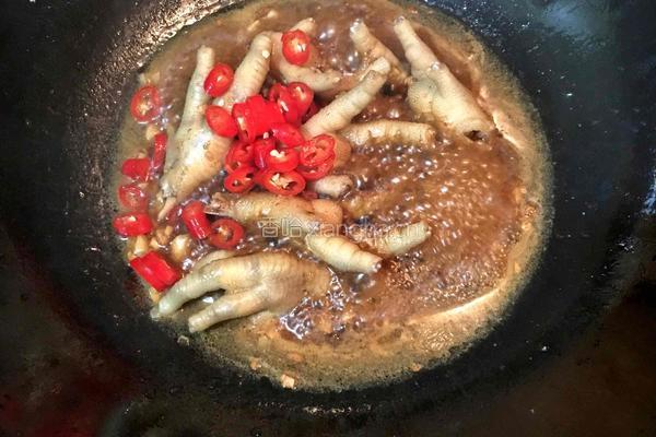 蒜香鸡脚的做法图解7